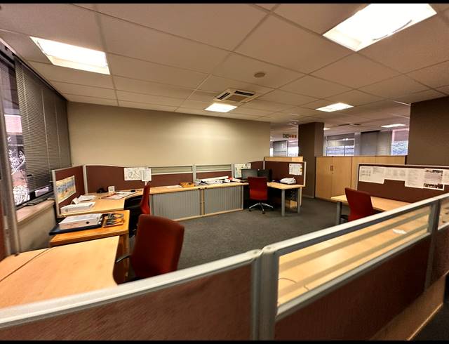 4,940M² OFFICE TO LET IN PARKTOWN